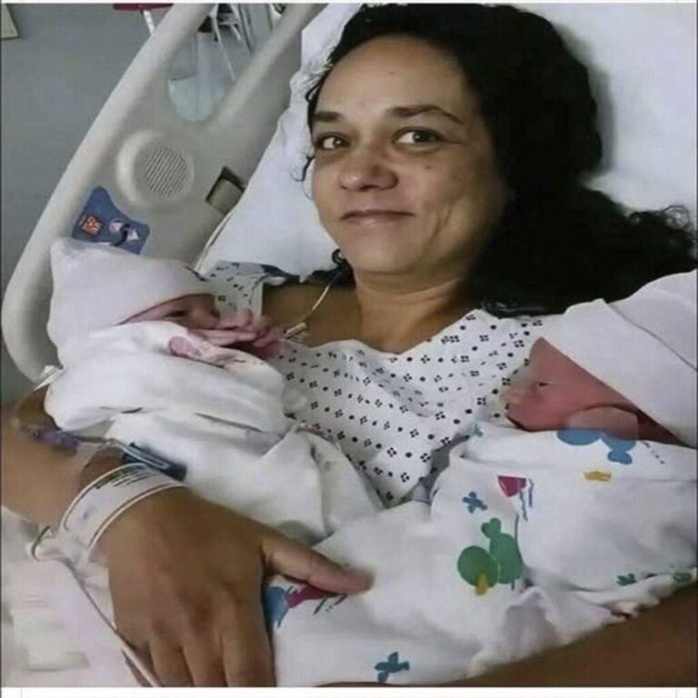 Mujer de 58 anos da a luz a gemelos y su historia