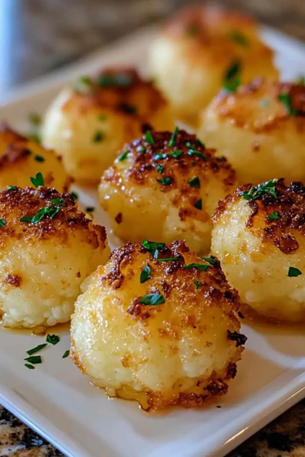 Boulettes de Chou-Fleur rôties : 4 Ingrédients Clés 4 boulettes de chou-fleur rôties parmesan