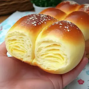 Pain Moqué Traditionnel : Le Plaisir Simple du Petit-Déjeuner