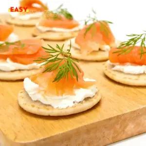 Blinis au Saumon Fumé sous son Lit de Neige pour Noël