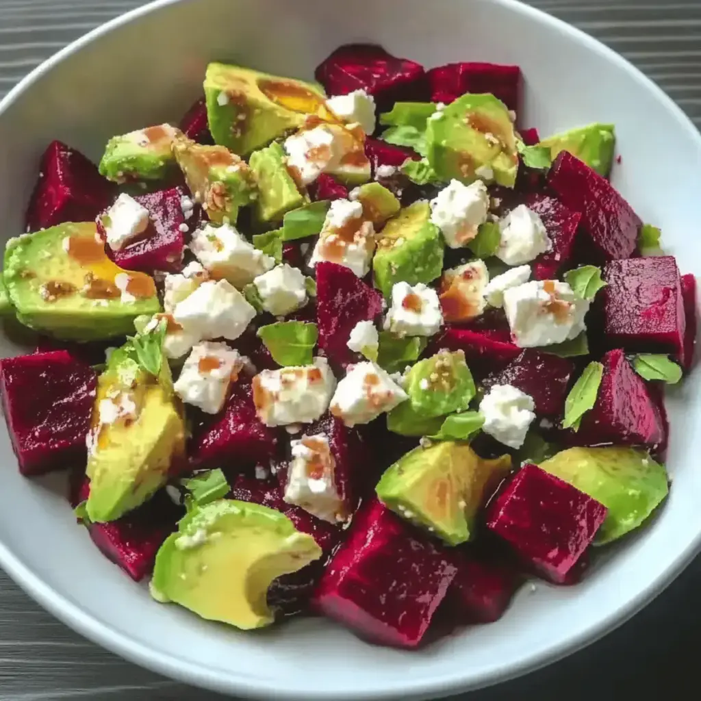 Salade Betteraves, Avocat, Feta : Une Explosion de Saveurs Facile