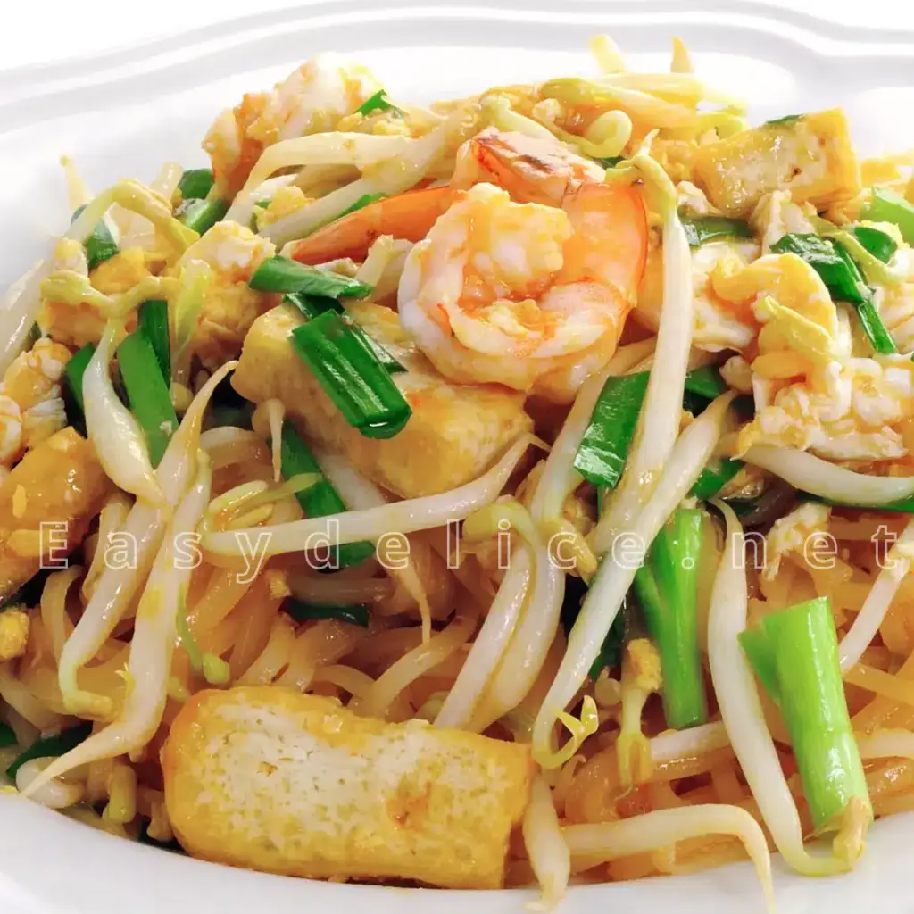 Pad Thaï au poulet : Idée Repas Facile et Savoureuse