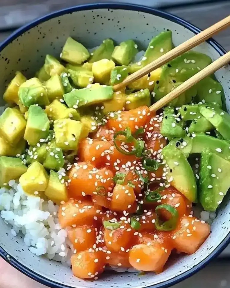 Poke Bowl Maison au Saumon, Avocat et Riz