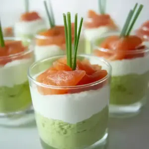 Verrines avocat saumon fumé : l’apéritif frais et élégant